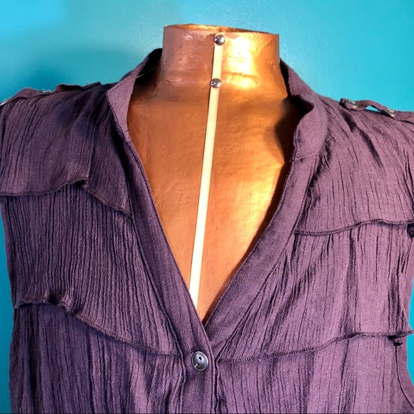 XL Eggplant colored sleeveless button up blouse - Picture 4 of 7